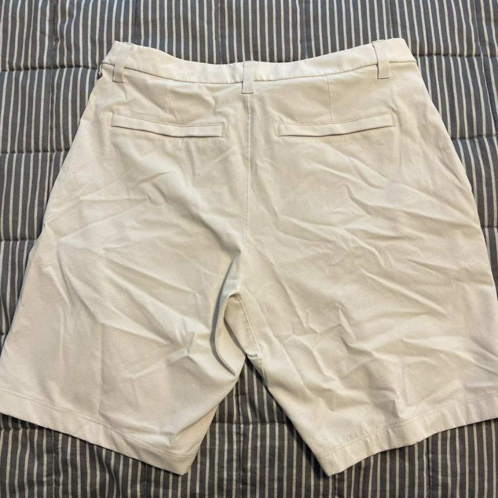 Size 32 waist - Lululemon Commission Classic-Fit Short 9" (WHITE)